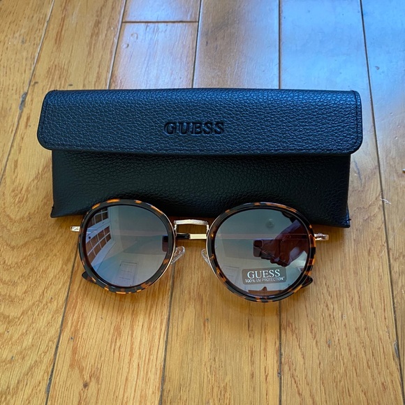 Guess Accessories - Guess  women’s sunglasses